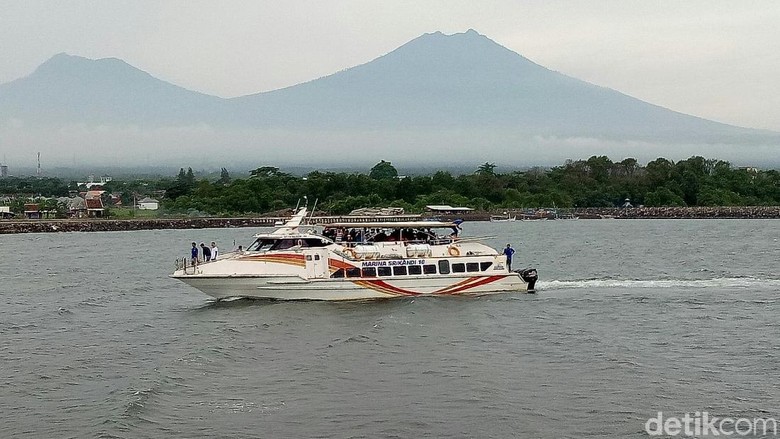 Incar Turis Asing, Kapal Cepat Banyuwangi-Bali Segera Dioperasikan Incar Turis Asing, Kapal Cepat Banyuwangi-Bali Segera Dioperasikan