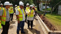 Sementara untuk wilayah timur, mulai dari biro umum, kantor presiden sampai istana merdeka, sebagian besar sudah terpasang. Dari rencana pemasangan 62 titik manhole, tinggal 10 titik dalam dalam pengerjaan. Pool/Kementerian PUPR.