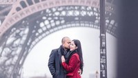 Termasuk Afif Kalla dan Tistha Nurma yang tengah berbulan madu ke Paris. Foto: Instagram/tisthanurma
