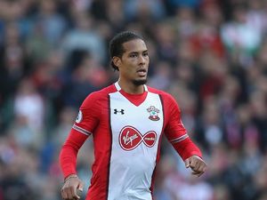 Jika Bisa Bawa Liverpool Raih Trofi, Harga Van Dijk Terlihat Murah