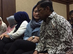 Di Sidang Novanto, Ny Deisti dan Idrus Marham Sempat Bisik-bisik