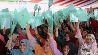 Jokowi berupaya agar target penyerahan sertifikat tanah di seluruh Indonesia selesai pada 2025. (Foto: Kris-Biro Pers Setpres)