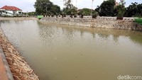 Sungai di kawasan itu juga bersih dari sampah.