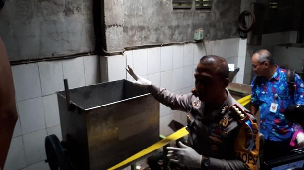 Polisi juga mengamankan alat-alat pembuatnya