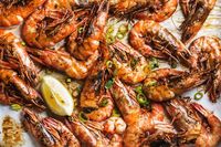 Menu Tahun Baru: Ada Udang Bakar Saus Tomat dan Dessert Strawberry untuk Pesta