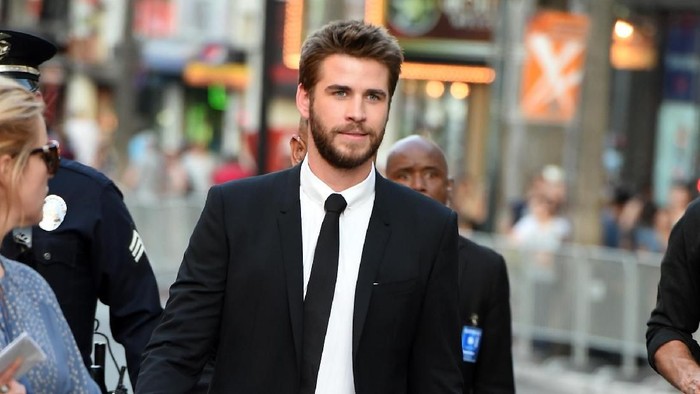 NEW YORK, NY - SEPTEMBER 16:  Actor Liam Hemsworth attends as London Fog presents a New York special screening of The Dressmaker on September 16, 2016 in New York City.  (Photo by Cindy Ord/Getty Images for London Fog)