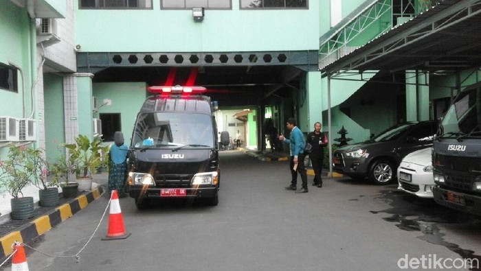 Usai Cek Kesehatan di RSPAD, Novanto Buru-buru Masuk Mobil Tahanan