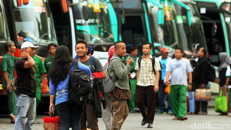 Penumpang bus di Terminal Kampung Rambutan (Foto: Rengga Sancaya) Penumpang bus di Terminal Kampung Rambutan (Foto: Rengga Sancaya)