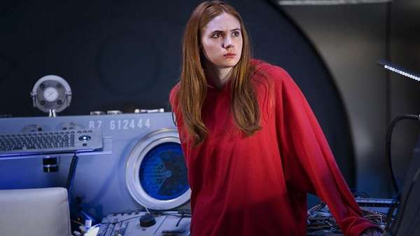 Pesona Karen Gillan, Si Cantik nan Kuat di Jumanji Pesona Karen Gillan, Si Cantik nan Kuat di Jumanji