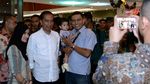 Momen Jokowi Beli Sepatu Kotak-kotak dan Ngopi Rp 9 Ribu
