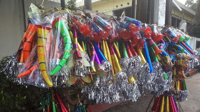 Curahan Hati Para Pedagang Terompet di Tengah Isu Difteri