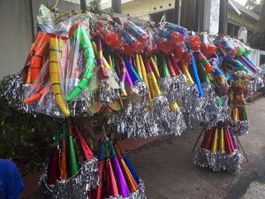 Curahan Hati Para Pedagang Terompet di Tengah Isu Difteri