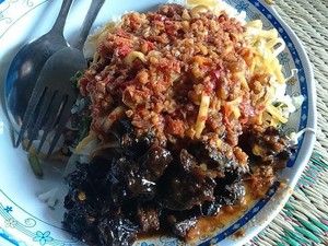 Kesengsem Pecel Keong, Racikan Pecel yang Sedap dari Banyubiru