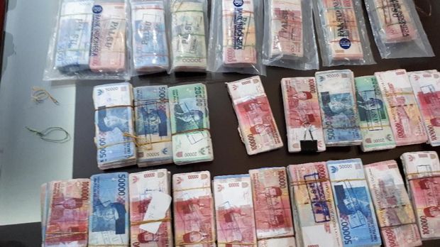 Lembaran uang palsu yang dimusnahkan