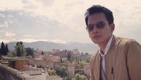 Foto: Pekerjaannya sebagai aktor mengantarkan Fedi Nuril hingga ke Granada, Spanyol. Salah satu wilayah di Eropa yang terpengaruh kebudayaan Islam di masa lalu. (Instagram/Fedi Nuril)