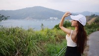 Rky saat liburan ke Ban Saiyuan yang juga berlokasi di Thailand. Mau dong jalan bareng sama Rky (@rky_thitiworada/Instagram)