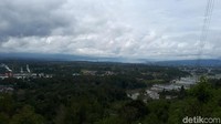 Jalan Sigura-gura mengubungkan ke Kabupaten Asahan dan Toba Samosir (Tobasa). Di sepanjang jalan itu, Anda akan disuguhi pemandangan alam Bukit Barisan nan indah. (Chaidir/detikTravel)