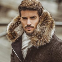 Di posisi 10 ada Mariano Di Vaio. Ia adalah  blogger, desainer, sekaligus aktor. Wajah tampan Mariano membuatnya terpilih jadi brand ambassador Tommy Hilfiger, Hugo Boss, Maserati, Omega hingga Calvin Klein. Foto: Instagram/Getty Images