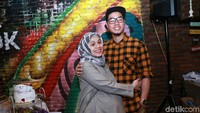 Nycta Gina dan Rizky Kinos saat ditemui di acara ulang tahun Indra Bekti di kawasan Senopati, Jakarta Selatan pada Kamis (28/12). Pool/Palevi S/detikFoto.