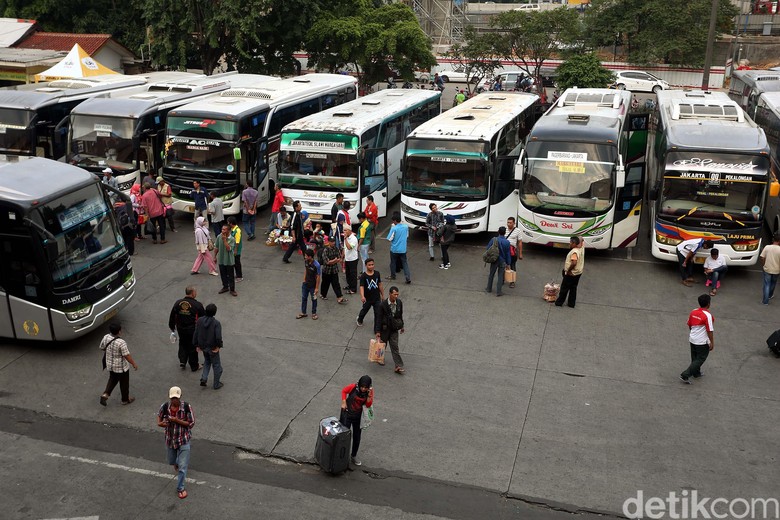 Terminal Bus Kampung Rambutan. Foto: Rengga Sancaya Terminal Bus Kampung Rambutan. Foto: Rengga Sancaya