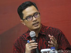 KPK Gali Keterangan Ajudan Novanto soal Kecelakaan Mobil