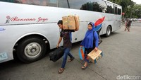 Mereka yang berencana menghabiskan liburan akhir tahun ini untuk sekalian pulang kampung.