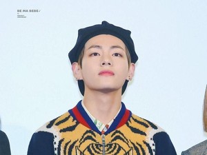 Gantengnya Kebangetan, V BTS Terpilih Jadi Best Fashion Face