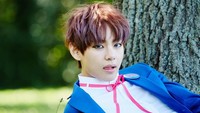 Ia mencuri hati fans dengan wajah tampannya, namun kerap bertingkah konyol. (Dok. Instagram/bts.bighitofficial)