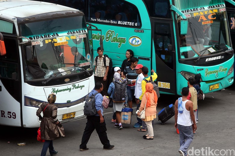 Terminal bus Kampung Rambutan. Foto: Rengga Sancaya Terminal bus Kampung Rambutan. Foto: Rengga Sancaya