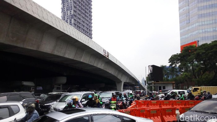 Sore Ini, Sandi akan Tinjau Proyek Flyover Pancoran