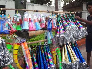 Foto: Saat Broadcast Difteri Bikin Sedih Pedagang Terompet