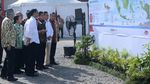 Pecahkan Kendi ke Truk, Jokowi Resmikan BBM Satu Harga di Pontianak