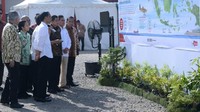 Sejak tahun 2016 sampai dengan 20 Desember 2017, PT Pertamina (Persero) telah mengoperasikan 38 Penyalur satu harga dan PT AKR Corporindo Tbk telah mengoperasikan 2 Penyalur BBM satu harga. Pool/Kris/Biro Pers Setpres.