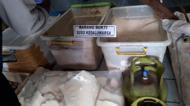 Salah satu bahannya adalah susu bubuk yang telah kedaluwarsa selama 2 tahun