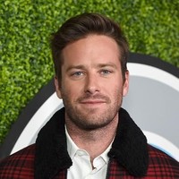 Aktor Hollywood lain yang masuk daftar pria tertampan versi TC Candler adalah Armie Hammer. Armie dikenal setelah membintangi film The Social Network. Foto: Instagram/Getty Images