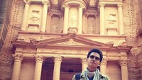 Foto: Fedi Nuril juga tak lupa mengunjungi Situs Kuno Petra di Yordania. Situs ini masuk ke dalam Warisan Budaya Dunia UNESCO. (Instagram/Fedi Nuril)