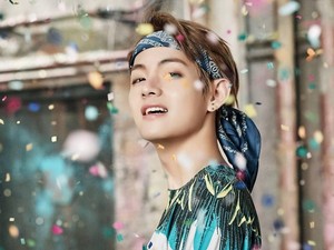 5 Fakta Unik Kim Taehyung yang Pernah Jadi Pria Tertampan Sedunia