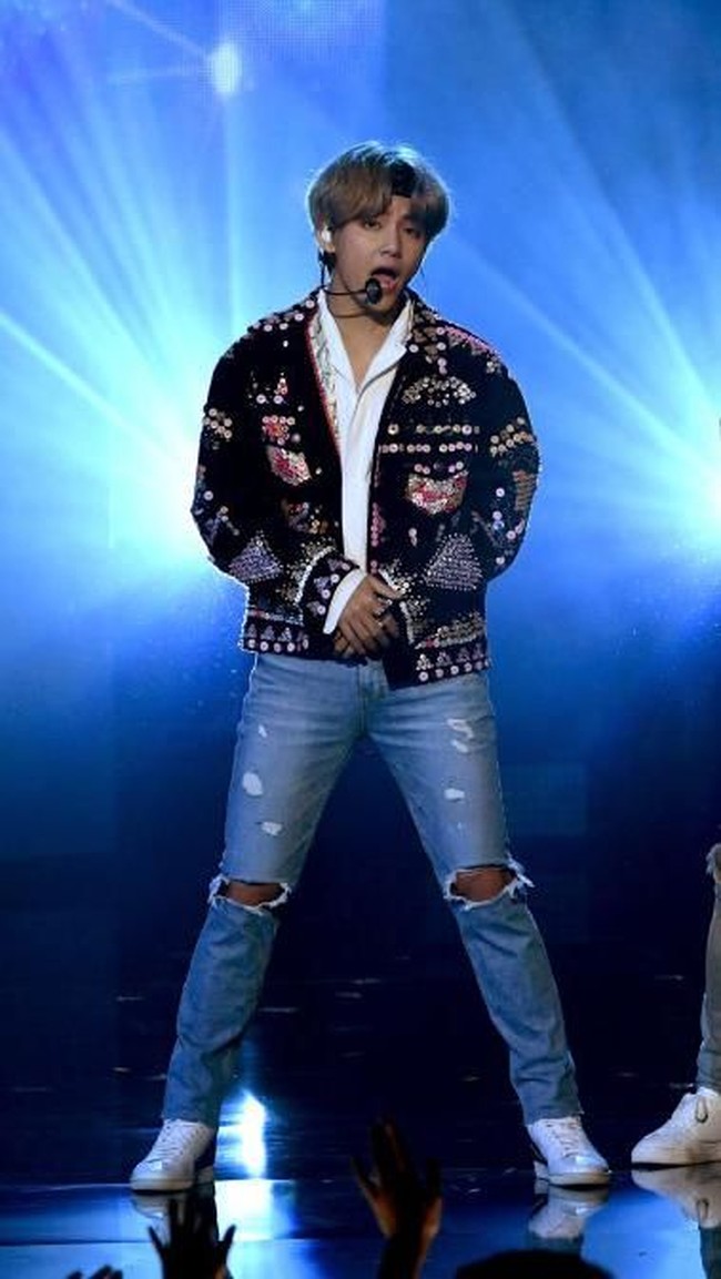 Pria berusia 21 tahun ini diketahui sering terlihat memakai busana keluaran brand asal Italia, Gucci. Foto: Getty Images