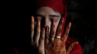 Mereka melarikan diri bersama keluarga sekitar tiga bulan lalu saat kampung halaman mereka dibakar militer Myanmar. Damir Sagolj/Reuters.