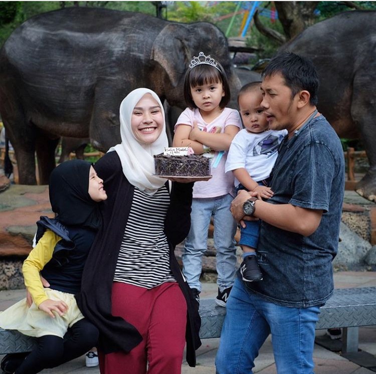Potret Keseruan Zaskia Adya Mecca dan Anak-anaknya
