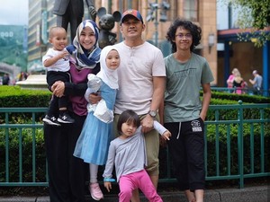 Cerita Lucu Anak Zaskia Adya Mecca Saat Diajak Main di Sungai