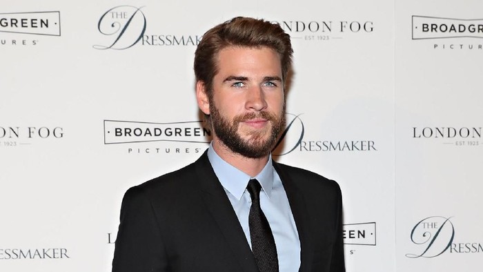 NEW YORK, NY - SEPTEMBER 16:  Actor Liam Hemsworth attends as London Fog presents a New York special screening of The Dressmaker on September 16, 2016 in New York City.  (Photo by Cindy Ord/Getty Images for London Fog)