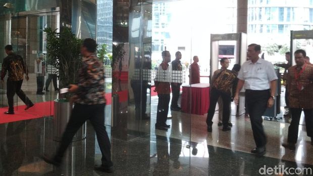 Para Menteri Dampingi Jokowi Tutup Perdagangan Bursa