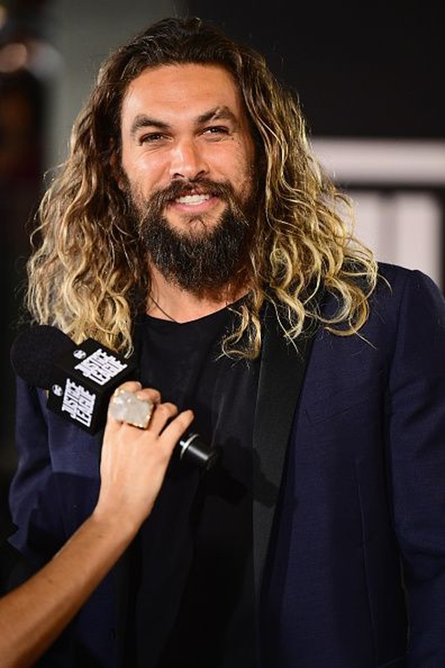 Berbeda dengan V, Jason Mamoa punya wajah yang lebih maskulin. Ketampanan pemain film Hollywood itu menempatkannya di posisi kedua. Foto: Instagram/Getty Images