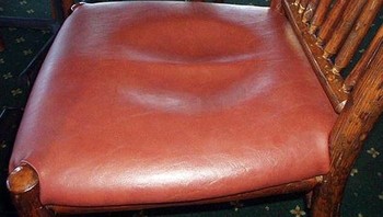 Pasti nikmat banget mainnya, bantalan bangku sampai penyok Foto: internet