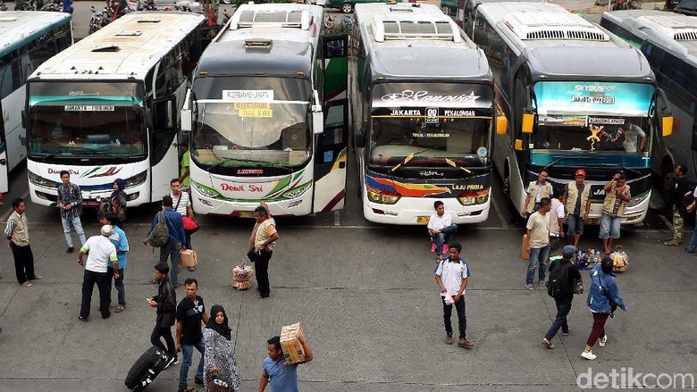 Pesan Tiket Bus AKAP Online Bisa Jauh-jauh Hari Foto: Rengga Sancaya Pesan Tiket Bus AKAP Online Bisa Jauh-jauh Hari Foto: Rengga Sancaya