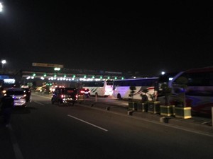 Antrean Mobil Terjadi di Gerbang Tol Cikarang Utama