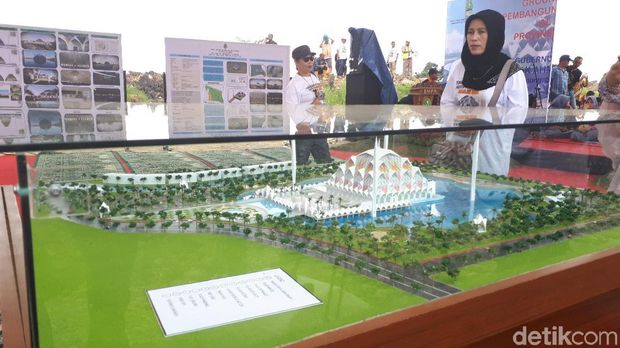 Usai Lengser, Aher Ingin Jadi Ketua DKM Masjid Terapung Gedebage