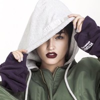 Pesonanya sulit ditampik. Bahkan saat ia bergaya tomboi sekalipun. (Foto: Instagram/Liza Soberano)