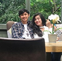 Immanuel Caesar Hito dan Felicya Angelista merupakan salah satu pasangan artis yang sudah empat tahun berpacaran. Keduanya kerap menjadi sorotan karena foto-foto kemesraannya di media sosial. Mereka juga tak sungkan berbalas komentar mesra di Instagram. Foto: Instagram